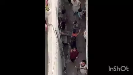 मुज़फ्फरनगर: ग्राम सूजड़ू में मामूली विवाद में कुछ दबंग लोग धारदार हथियार और लाठी-डंडे लेकर धमकी देते हुए दिखाई दिए, वीडियो वायरल