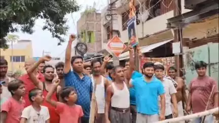 मधुबनी: महाराजगंज में स्थानीय लोगों ने बांस-बल्ला लगाकर सड़क को किया जाम #jjansamasya