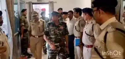 गढ़वा: पुलिस उप महानिरीक्षक पलामू नौशाद आलम अंसारी ने गढ़वा में पुलिस अधीक्षक कार्यालय का निरीक्षण किया