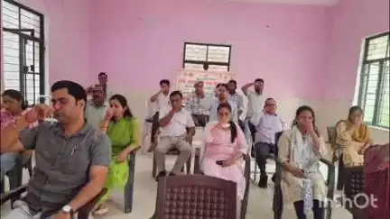 गोला गोकरणनाथ: गोला सीएचसी में वाई ब्रेक योग चेयर का कराया गया अभ्यास