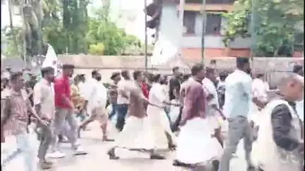 തിരുവനന്തപുരം: ഏജീസ് ഓഫീസുകളിലെ തസ്തികകൾ വെട്ടിക്കുറച്ച കേന്ദ്രസർക്കാർ നടപടിക്കെതിരെ ഡി.വൈ.എഫ്.ഐ ഏജീസ് ഓഫീസിലേക്ക് മാർച്ച്‌ നടത്തി