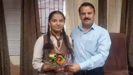 ऊना: हिमाचल की बेटी साक्षी भारद्वाज जापान रवाना, मां के दर्द को समझकर बनाया इनोवेटिव नेक फैन मॉडल
