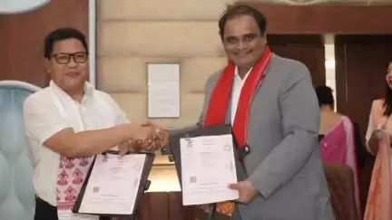 ডিফু: জিলাত কমপ্ৰেছড বায়'গেছ প্ৰকল্প ৰূপায়ণৰ বাবে তাৰালাংচত কাক আৰু ৰিলায়েন্সৰ সৈতে বুজাবুজি চুক্তি স্বাক্ষৰ