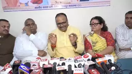 कानपुर: उत्तर प्रदेश के उपमुख्यमंत्री ने कानपुर पहुंचकर की प्रेस वार्ता, सपा पर लगाए कई आरोप