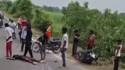 जोगापट्टी: हरपुरवा के पास दो बाइकों में हुई टक्कर, दोनों बाइक पर सवार लोग हुए घायल #viral