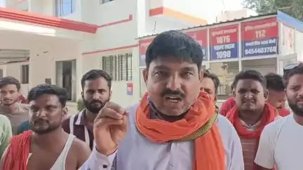 सैनी थाना में विश्व हिन्दु परिषद बैठा धरने में