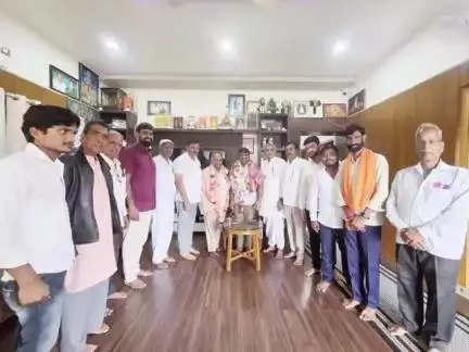 ಬ್ಯಾಡಗಿ: ಮೇಟೆಬೆನ್ನೂರ್ ಗ್ರಾಮದಲ್ಲಿ ಹಾವೇರಿ ಜಿಲ್ಲಾ ಬಿಜೆಪಿ ನಿರ್ಗಮಿತ ಅಧ್ಯಕ್ಷರಿಗೆ ನೂತನ ಜಿಲ್ಲಾಧ್ಯಕ್ಷರಿಂದ ಸನ್ಮಾನ