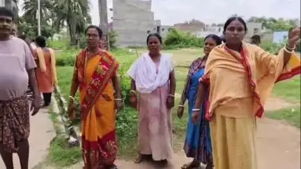 সিউড়ি ১: নাতির হাতে মার খেয়ে মৃত্যু হল দিদার, স্থানীয় লোকজনদের এমনটাই অভিযোগ, ঘটনাটি ঘটেছে সিউড়ি আনন্দপুরে