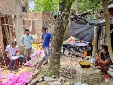 ভাঙড় ২: ভাঙড়ের পর্যবেক্ষকের নির্দেশে চালতাবেড়িয়া অঞ্চলের উত্তর পানাপুকুর বুথে জনসংযোগ করলেন তৃণমূল নেতৃত্বরা