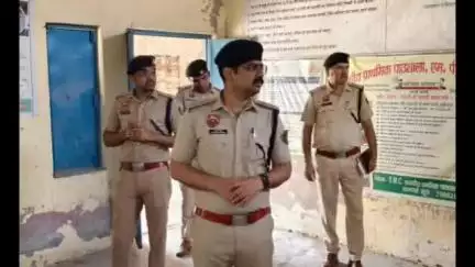 झज्जर: गांव बादली, पाहसौर और एमपी माजरा में पंचायती चुनाव को लेकर पुलिस उपायुक्त ने बूथों का दौरा किया