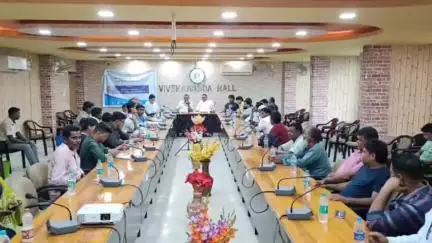গোয়ালপোখর ১: গোয়ালপখর ১ নং ব্লকের বিবেকানন্দ হলে এলাকার একাধিক বিষয় নিয়ে জন প্রতিনিধিদের সঙ্গে বৈঠক করলেন BDO