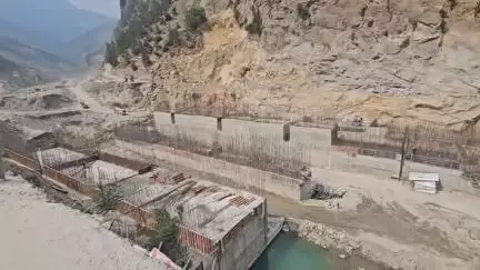 कल्पा: किन्नौर के पोवारी समीप पटेल कम्पनी ने बैराज के कार्य में लाई तेजी, 9 जून को प्रदेश के CM ने किया था दौरा