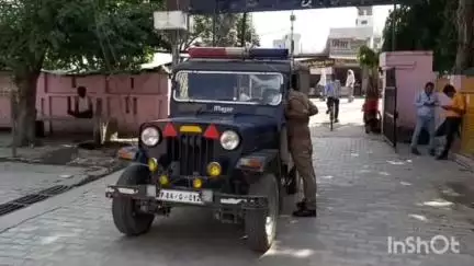कुरावली: कुरावली क्षेत्र में कंटेनर से टकराने पर अर्टिका कार में सवार एक दरोगा घायल