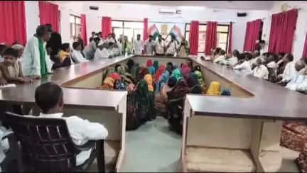 महावन: निम्न समस्याओं को लेकर किसानों ने तहसील महावन में 5 घंटे किया प्रदर्शन नारेबाजी कर तालाबंदी की दी चेतावनी #janasmasya