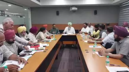 ਰੂਪਨਗਰ: ਪੰਜਾਬ ਵਿਧਾਨ ਸਭਾ ਦੇ ਸਪੀਕਰ ਕੁਲਤਾਰ ਸਿੰਘ ਸੰਧਵਾਂ ਵੱਲੋਂ ਆਈਟੀਆਈ ਰੂਪਨਗਰ ਵਿਖੇ  ਤਕਨੀਕੀ ਸਿੱਖਿਆ ਅਤੇ ਅਧਿਕਾਰੀਆਂ ਨਾਲ ਕੀਤੀ ਮੀਟਿੰਗ