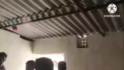 घाघरा: झारखंड नवनिर्माण दल के सदस्य टोटाम्बी गांव पहुंचे, आत्महत्या करने वाली कविता के परिजनों से मिलकर बंधाया ढांढस