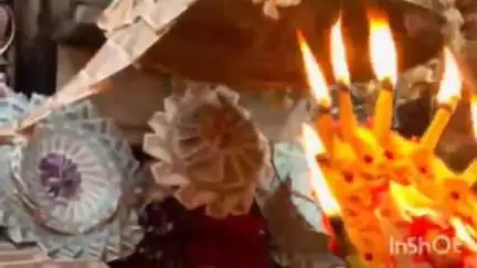 मिर्ज़ापुर: पहली बार मां विंध्यवासिनी देवी का नोटों की माला से हुआ श्रृंगार, दोस्तों ने बर्थडे पर कराया यह अनोखा श्रृंगार