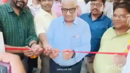 अलीगंज: पीएचसी नयागांव खरसुलिया पर न्यू कोल्ड चैन प्वाइंट का शुभारंभ एटा के सीएमओ यूके त्रिपाठी ने रिबन काटकर किया