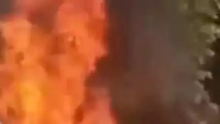 लाडपुरा: एमबीएस अस्पताल परिसर में रखी लकड़ी की बल्लियों में लगी भीषण आग, 2 दमकलों ने पाया काबू, लोग आए दहशत में