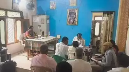 మంత్రాలయం: మంత్రాలయం లోని తహశీల్దార్ కార్యాలయంలో గుర్తింపు పొందిన అన్ని రాజకీయ పార్టీ నాయకులతో స్పెషల్ డిప్యూటీ కలెక్టర్ సమావేశం