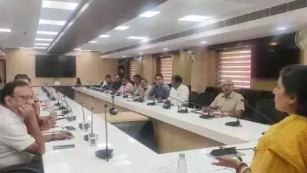 जयपुर: नगर निगम ग्रेटर की महापौर डॉक्टर सौम्या गुर्जर ने निर्माण शाखा के विकास कार्यों की समीक्षा के लिए बैठक की
