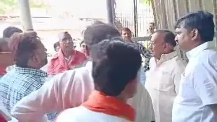 पहाड़िया मंडी में दुकानों को खाली करने के मामले को लेकर व्यापारियों में आक्रोश