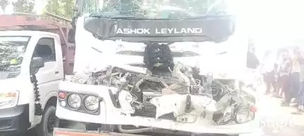 बलिया: ब्यासी ढाले के पास दो ट्रेलरों की टक्कर से घंटों लगा जाम, चालक-खलासी बाल-बाल बचे