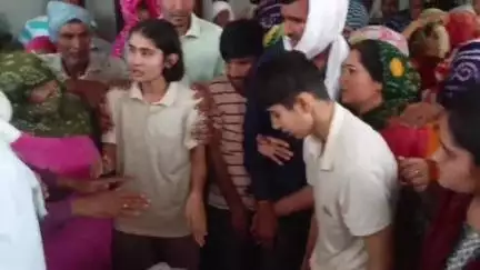सूरजगढ़: पालोता का बास में फौजी को बेटे-बेटियों ने दिया अर्थी को कंधा, कहा- ये वापस नहीं आएंगे, हत्यारों को फांसी दो