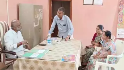 పలమనేరు: ఎంపీడీవో కార్యాలయాన్ని ఆకస్మికంగా తనిఖీ చేపట్టిన జిల్లా జడ్పీ చైర్మన్ శ్రీనివాసులు