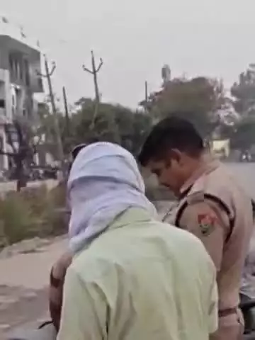 इंद्री: आज शाम 6 बजे विश्वकर्मा चौक, इंद्री में पुलिस ने बिना नंबर प्लेट की बाइक पकड़ी, बाइक थाने ले जाई गई