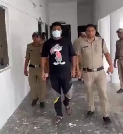 रुद्रपुर: रुद्रपुर कोतवाली पुलिस ने साइबर ठगी के मुकदमे में फरार आरोपी को रामपुर रोड स्थित अर्क होटल के पास किया गिरफ्तार