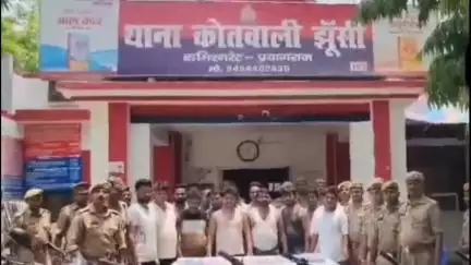 झूंसी पुलिस ने जमीन पर अवैध कब्जा करने वाले 20 अभियुक्तों को किया गिरफ्तार, अवैध पिस्टल आदि बरामद
