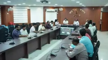 कोडरमा: उपायुक्त ने ज़िला पर्यावरण समिति की बैठक में सड़क किनारे लगे कील और विज्ञापन हटाने के दिए निर्देश