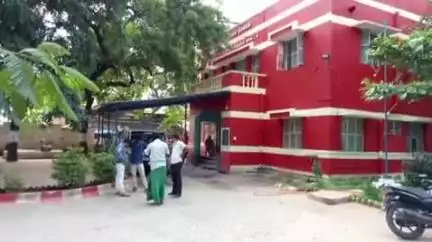 திருச்சுழி: தமிழ் பாடி விளக்கில் கஞ்சா விற்பனையில் ஈடுபட்டால் இரண்டு இளைஞர்கள் கைது
