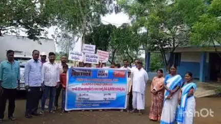 వికారాబాద్: అంతర్జాతీయ బాల కార్మిక వ్యతిరేక దినోత్సవం సందర్భంగా కెరలిలో సాధన సంస్థ ద్వారా ర్యాలీ