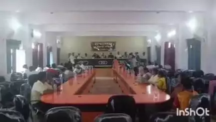 कोंच: प्रखंड के सभागार भवन में पंचायत समिति सदस्यों की बैठक आयोजित