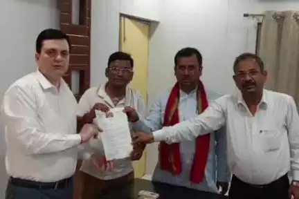 बलरामपुर: बलरामपुर में अघोषित बिजली कटौती को लेकर एडीएम को राज्यपाल के नाम सौंपा ज्ञापन, समाधान न होने पर भूख हड़ताल की चेतावनी