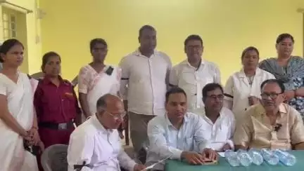 गोड्डा: गोड्डा सदर अस्पताल में मारपीट के बाद स्वास्थ्यकर्मियों की आपात बैठक, प्रशासन को 24 घंटे का अल्टीमेटम