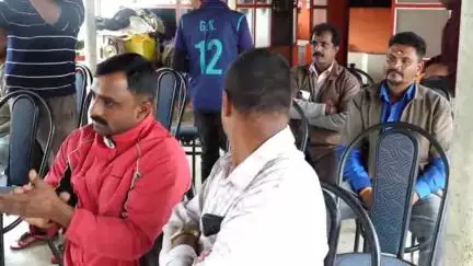 ಮಡಿಕೇರಿ: ನಗರದಲ್ಲಿ ಆಟೊಚಾಲಕರ ಸಂಘದ ವತಿಯಿಂದ 
ಎ ಎಸ್ ಐ  ನಂದ ಅವರನ್ನು ಬೀಳ್ಕೊಡಲಾಯಿತು