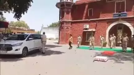 लाडपुरा: कोटा शहर पुलिस ने सेंट्रल जेल में कैदियों का सामान खंगाला, कैदियों में मचा हड़कंप, नहीं मिली कोई अवैध सामग्री