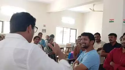 కోరుట్ల: మెట్ పల్లి లోని  గ్రంథాలయాన్ని సందర్శించిన కోరుట్ల ఎమ్మెల్యే డా.కల్వకుంట్ల సంజయ్   ఎమ్మెల్యేకు పలు సమస్యలు వివరించారు