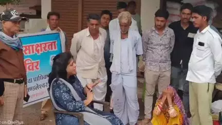 बड़वाह: ग्राम पंचायत बठौली एवं बंजारी में विधिक साक्षरता शिविर आयोजित, ग्रामीणों को दी कानूनी जानकारी