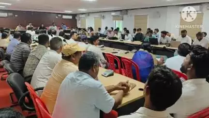 नवादा: लोहिया स्वच्छ बिहार अभियान के तहत कार्यशाला का आयोजन, उप विकास आयुक्त ने अधिकारियों एवं कर्मियों को दी कई जानकारियां