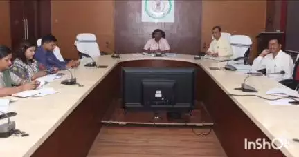 सूरजपुर: कलेक्टर एस. जयवर्धन ने महिला एवं बाल विकास विभाग की समीक्षा की, पोषण कार्यक्रम में सुधार के लिए दिए निर्देश