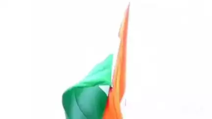 कोपरगाव: शिर्डीतील साई मंदिराच्या गेट क्रमांक १ जवळ उभारण्यात आला १०८ फूट भव्य राष्ट्रध्वज