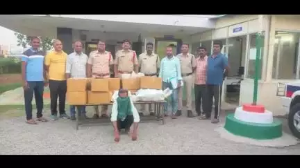 జూలూరుపాడు: జూలూరుపాడు మండలం సాయిరాం తండాలో సార స్థావరాలపై దాడులు