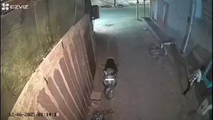 नागौर: भीषण गर्मी के बीच नागौर के नया दरवाजा क्षेत्र से कूलर चोरी, घटना सीसीटीवी में कैद हुई