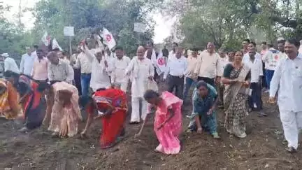 राळेगाव: खडकी येथे शेती तंत्रज्ञान स्वातंत्र मेळावा व एचटीबीटी कापूस लागवड आंदोलन