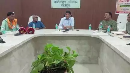 गाज़ीपुर: गाजीपुर राइफल क्लब में कलेक्ट्रेट सभागार में मेधावी छात्रों और खिलाड़ियों का सम्मान समारोह आयोजित हुआ