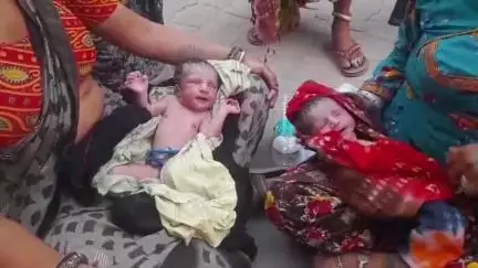 जलेसर: कस्बा जलेसर के आगरा चौराहा समीप निवासी प्रसूता ने जलेसर अस्पताल में दो बच्चियों को दिया जन्म, हालत बिगड़ने पर हुई मौत
